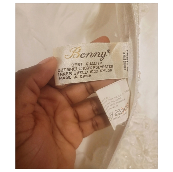 Vintage Off Shoulder Wedding Dress - Picture 9 of 9